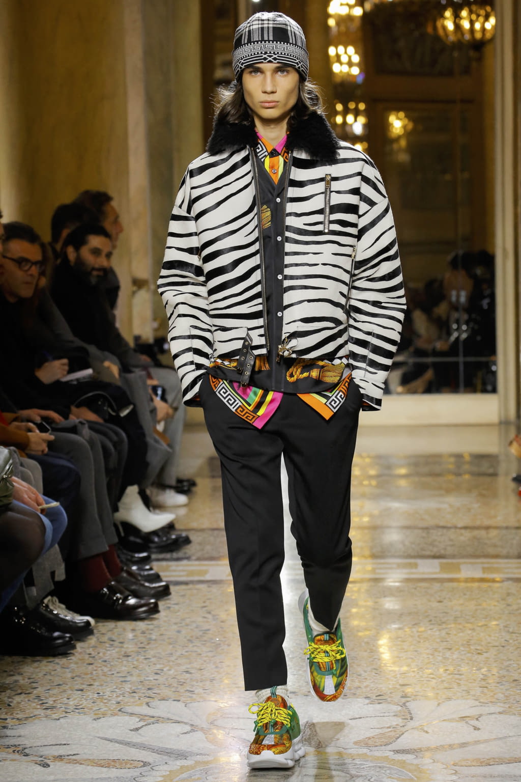 Fashion Week Milan Fall/Winter 2018 look 38 from the Versace collection menswear