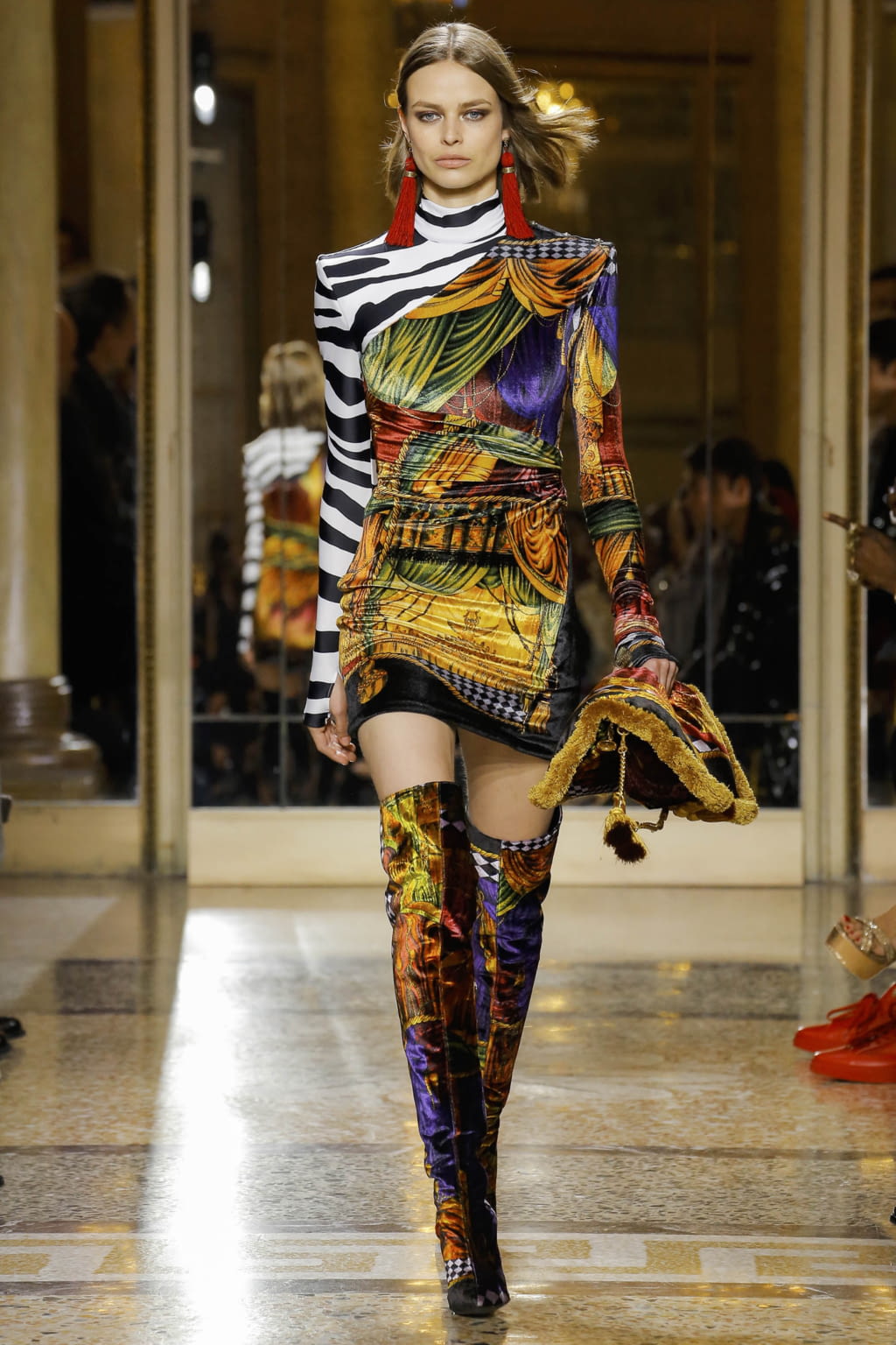 Fashion Week Milan Fall/Winter 2018 look 40 from the Versace collection 男装