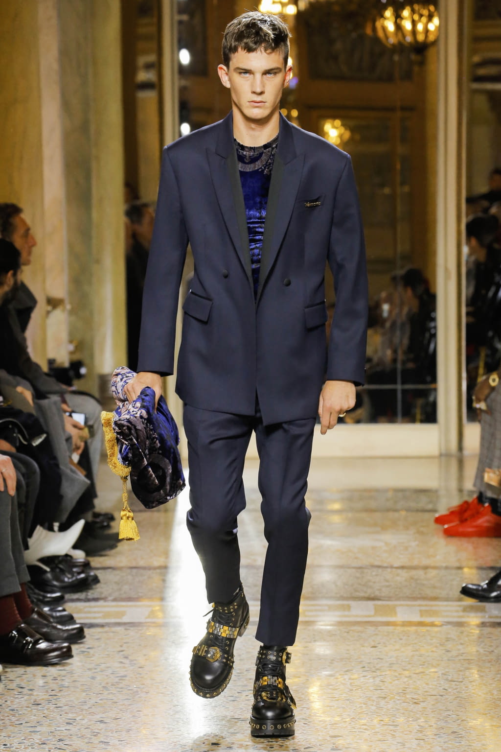 Fashion Week Milan Fall/Winter 2018 look 49 from the Versace collection menswear