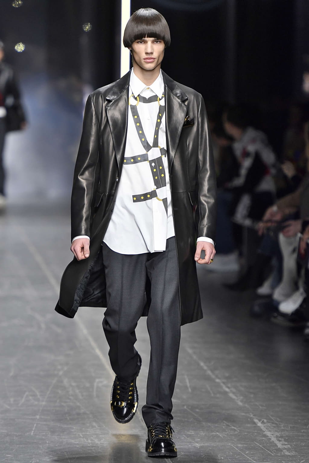 Fashion Week Milan Fall/Winter 2019 look 1 from the Versace collection menswear