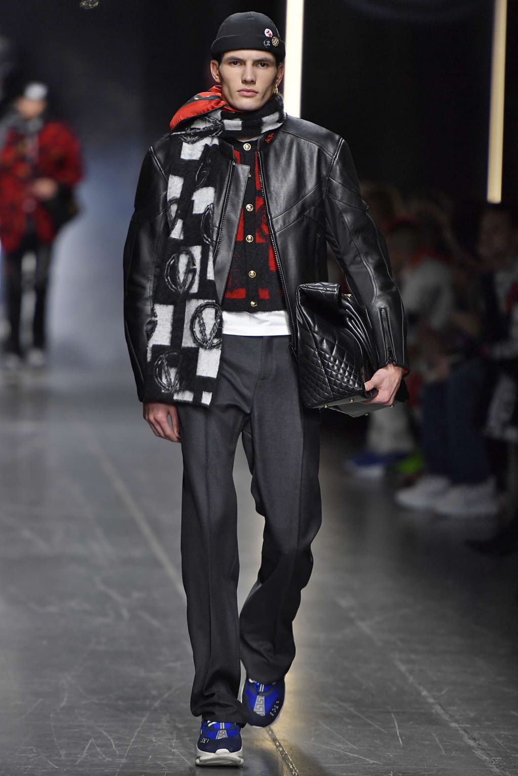 Fashion Week Milan Fall/Winter 2019 look 2 de la collection Versace menswear