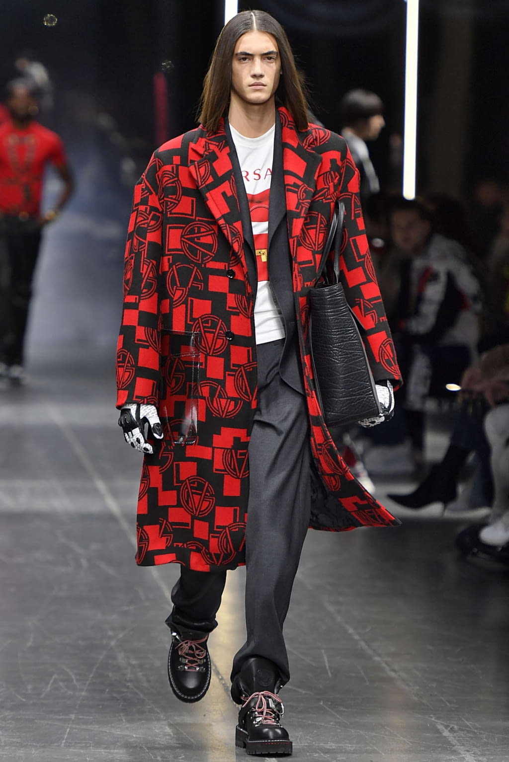 Fashion Week Milan Fall/Winter 2019 look 6 from the Versace collection menswear