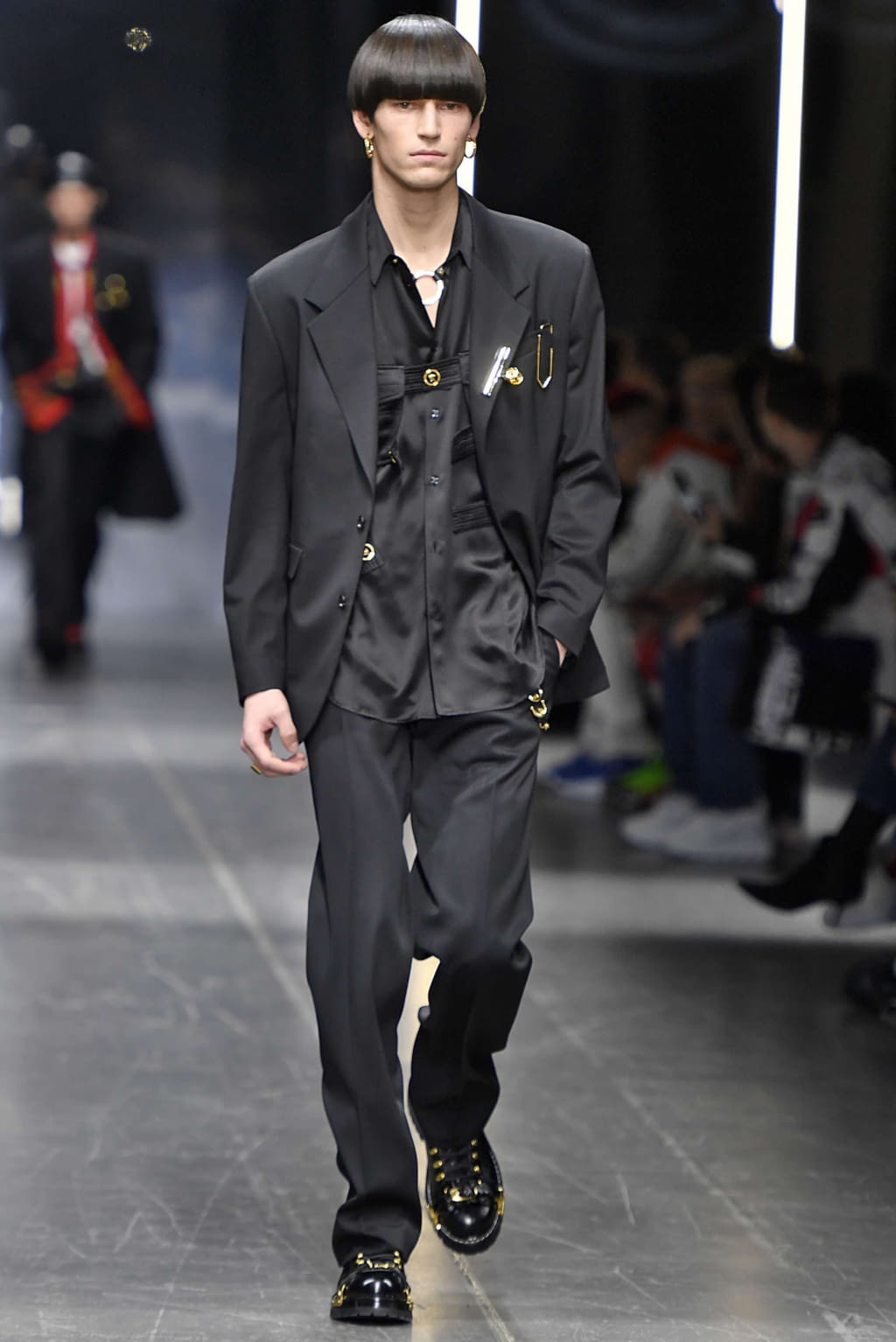 Fashion Week Milan Fall/Winter 2019 look 9 from the Versace collection menswear