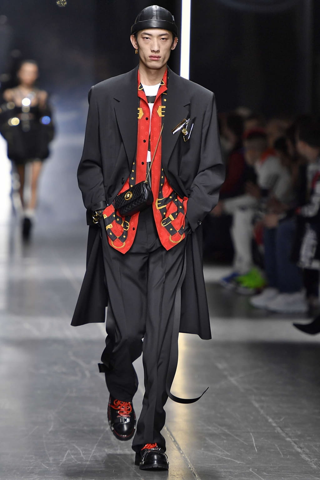 Fashion Week Milan Fall/Winter 2019 look 10 de la collection Versace menswear