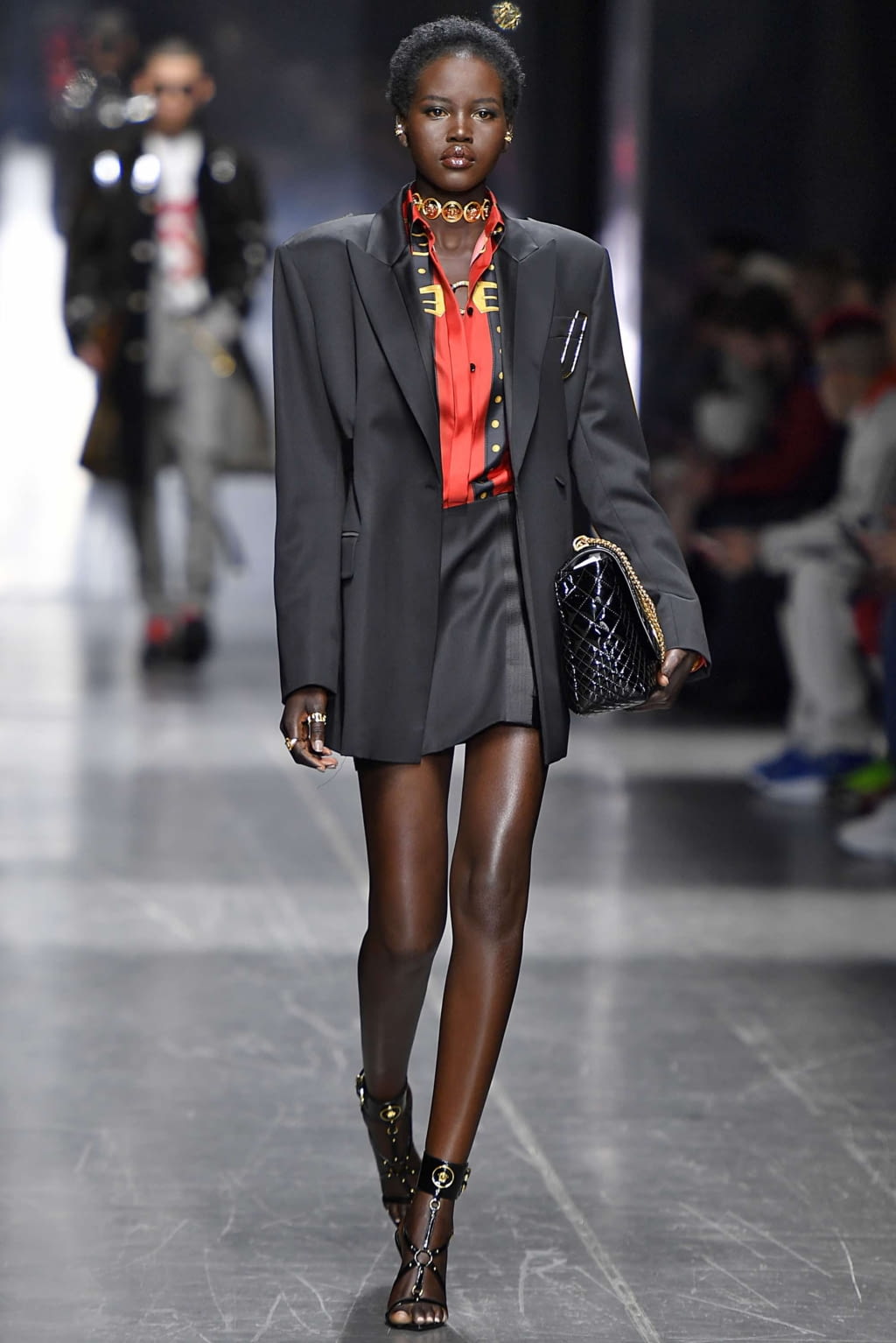 Fashion Week Milan Fall/Winter 2019 look 14 from the Versace collection 男装