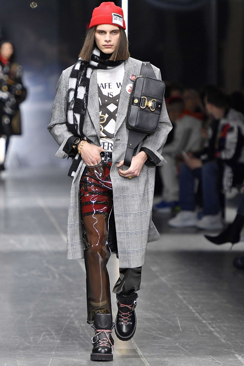 Fashion Week Milan Fall/Winter 2019 look 16 de la collection Versace menswear