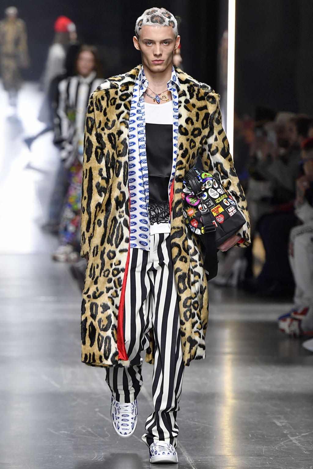 Fashion Week Milan Fall/Winter 2019 look 22 de la collection Versace menswear