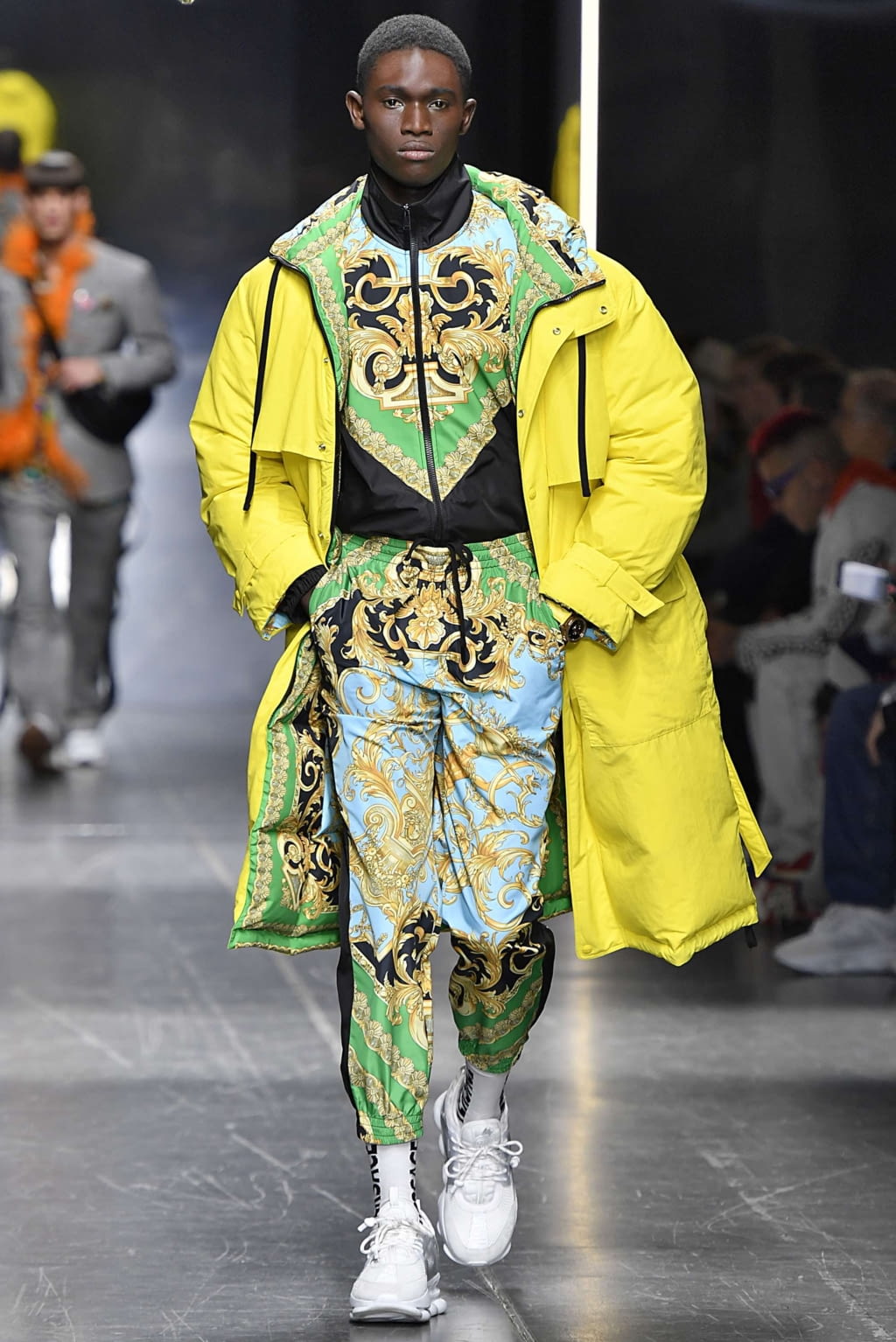 Fashion Week Milan Fall/Winter 2019 look 28 from the Versace collection 男装