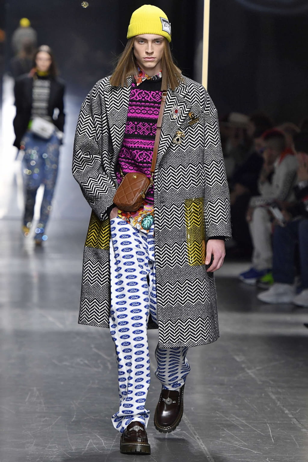 Fashion Week Milan Fall/Winter 2019 look 40 from the Versace collection 男装