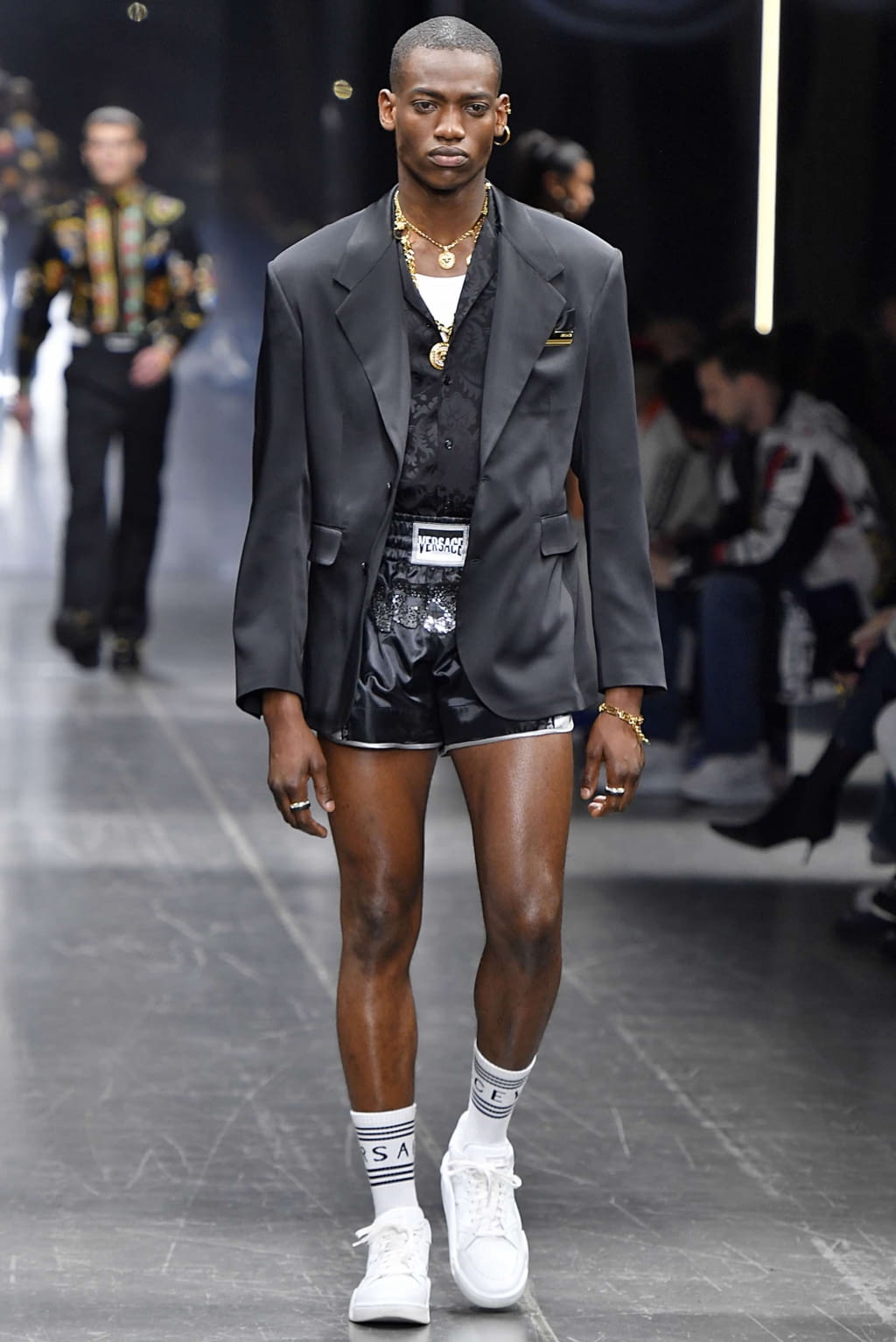Fashion Week Milan Fall/Winter 2019 look 50 de la collection Versace menswear