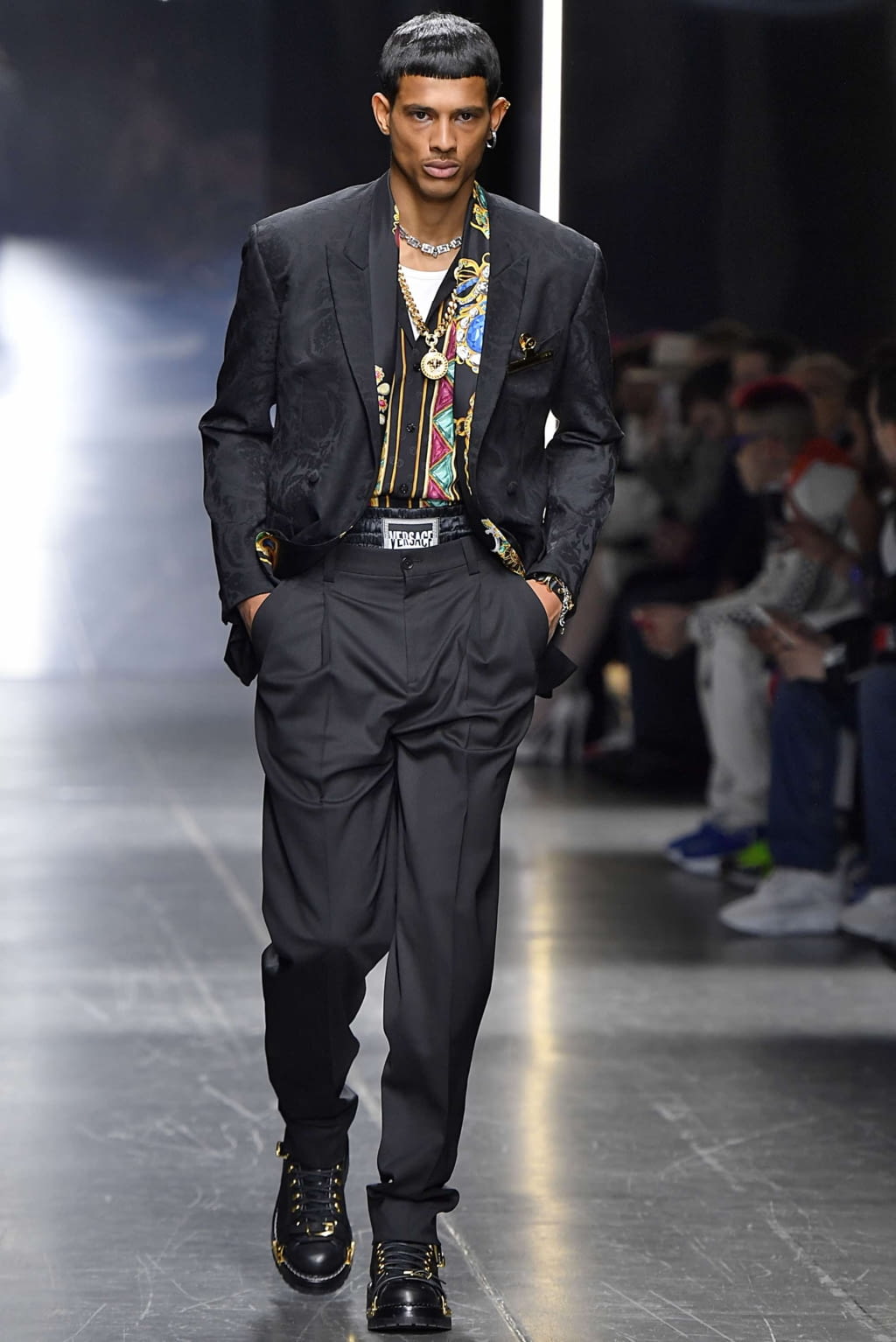 Fashion Week Milan Fall/Winter 2019 look 52 from the Versace collection menswear