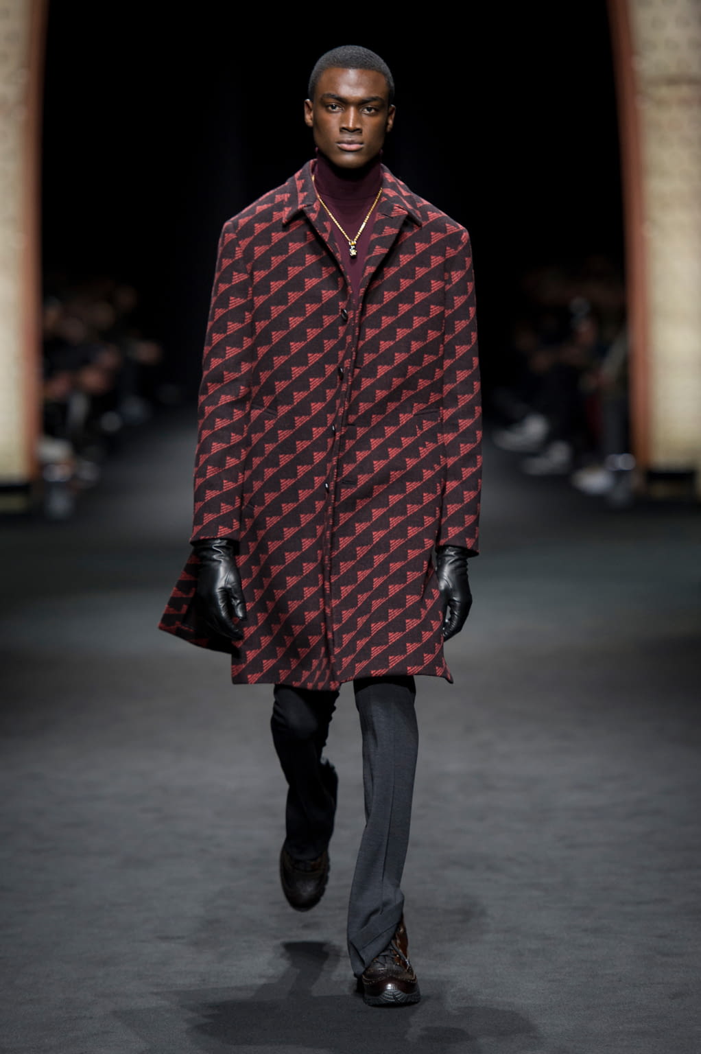Fashion Week Milan Fall/Winter 2017 look 1 from the Versace collection menswear