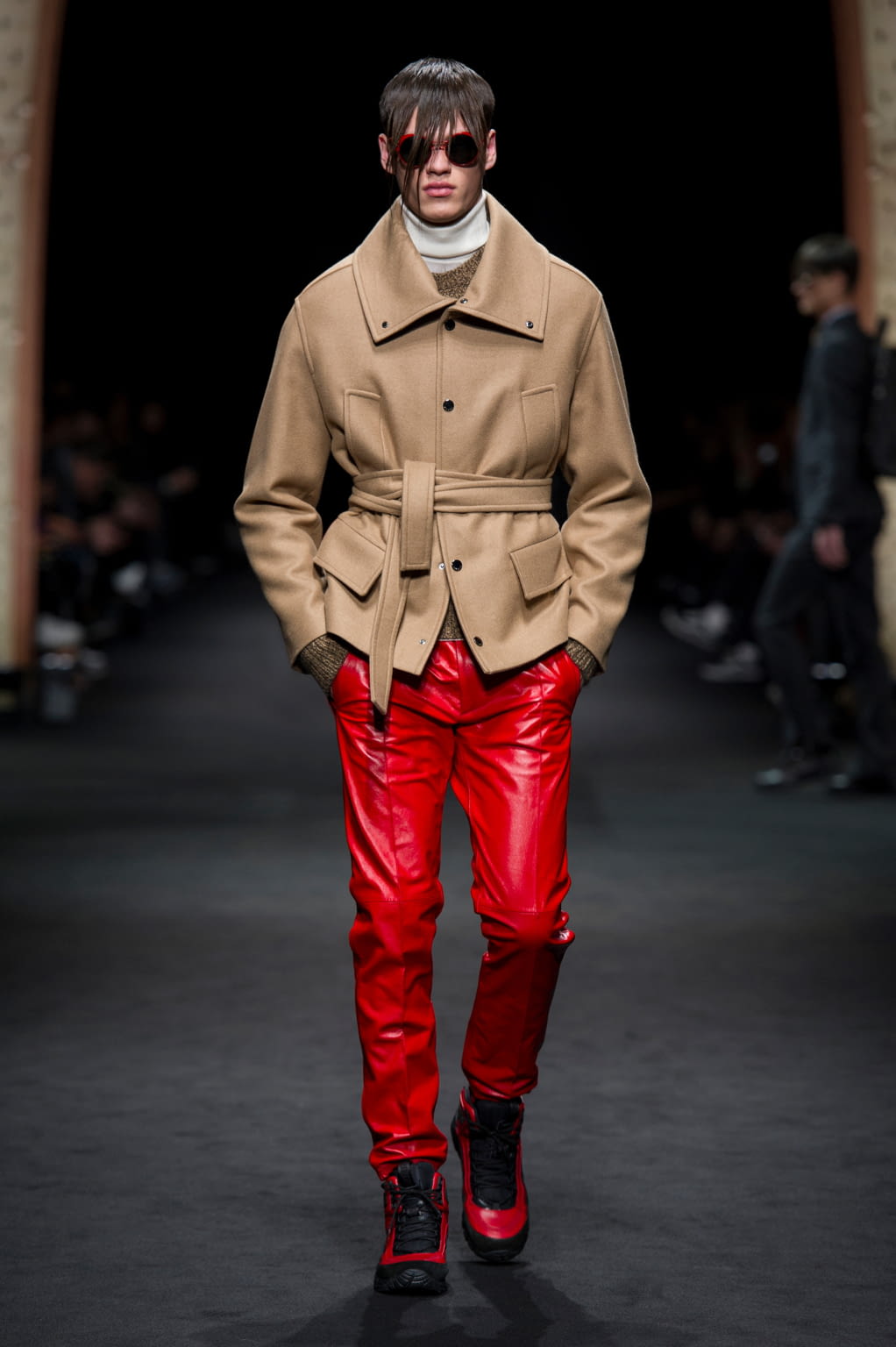 Fashion Week Milan Fall/Winter 2017 look 16 from the Versace collection menswear