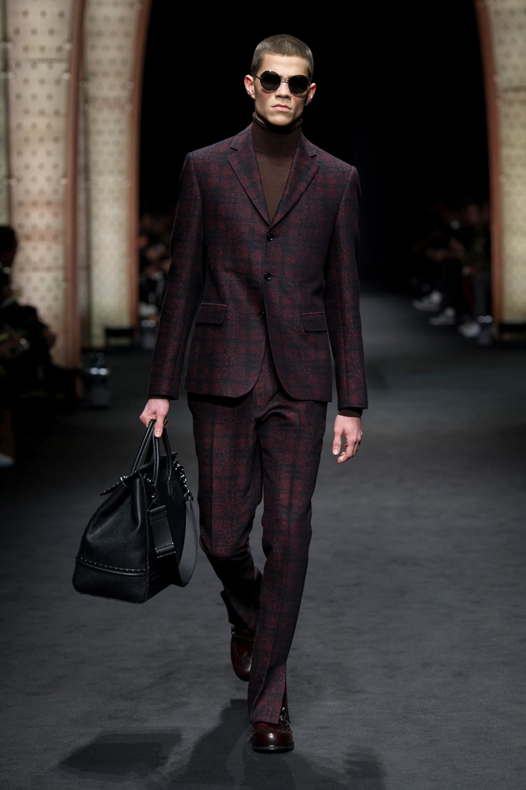 Fashion Week Milan Fall/Winter 2017 look 2 de la collection Versace menswear