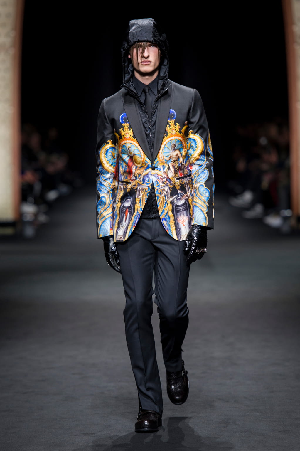 Fashion Week Milan Fall/Winter 2017 look 37 from the Versace collection menswear