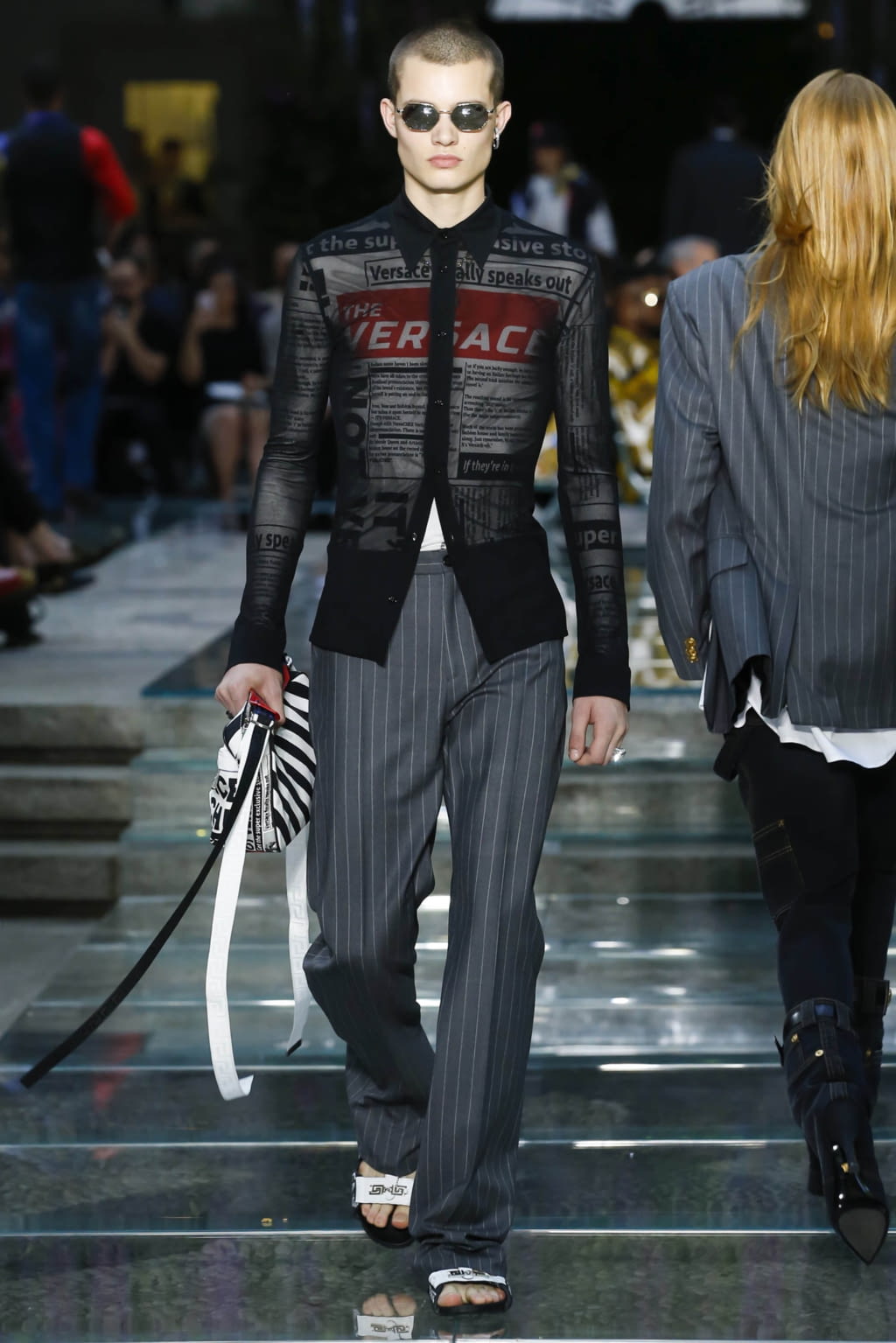 Fashion Week Milan Spring/Summer 2019 look 5 from the Versace collection 男装
