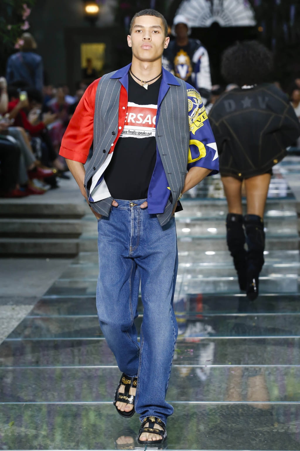 Fashion Week Milan Spring/Summer 2019 look 7 from the Versace collection 男装