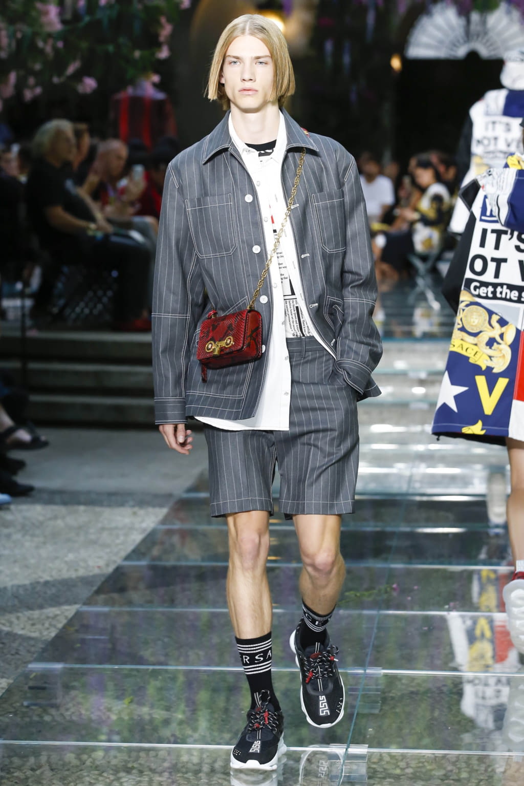 Fashion Week Milan Spring/Summer 2019 look 10 from the Versace collection 男装
