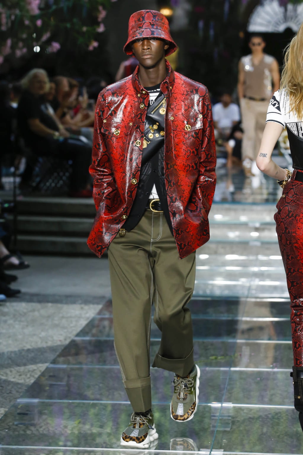 Fashion Week Milan Spring/Summer 2019 look 14 from the Versace collection menswear