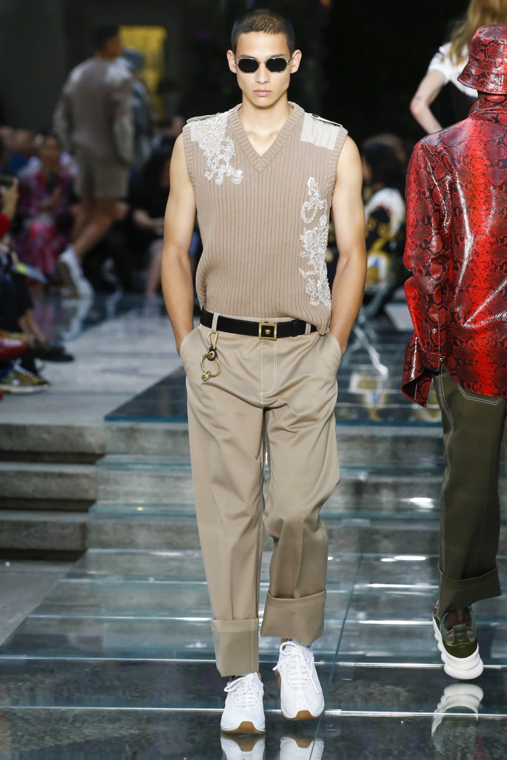 Fashion Week Milan Spring/Summer 2019 look 15 from the Versace collection 男装