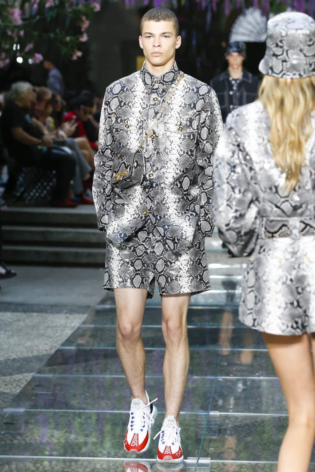 Fashion Week Milan Spring/Summer 2019 look 19 from the Versace collection menswear