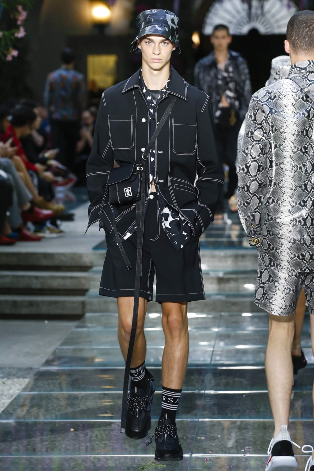 Fashion Week Milan Spring/Summer 2019 look 20 from the Versace collection 男装