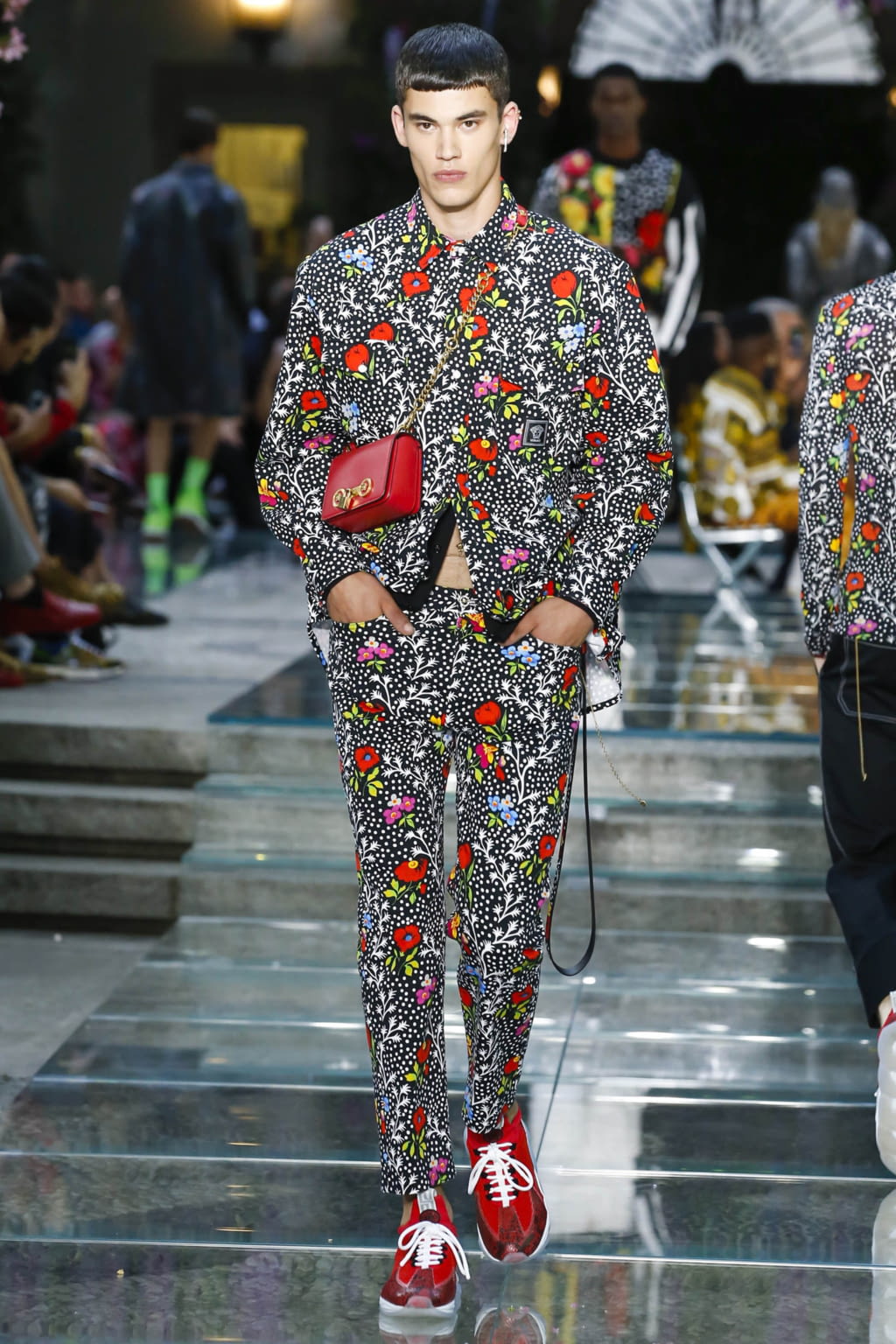 Fashion Week Milan Spring/Summer 2019 look 23 from the Versace collection 男装
