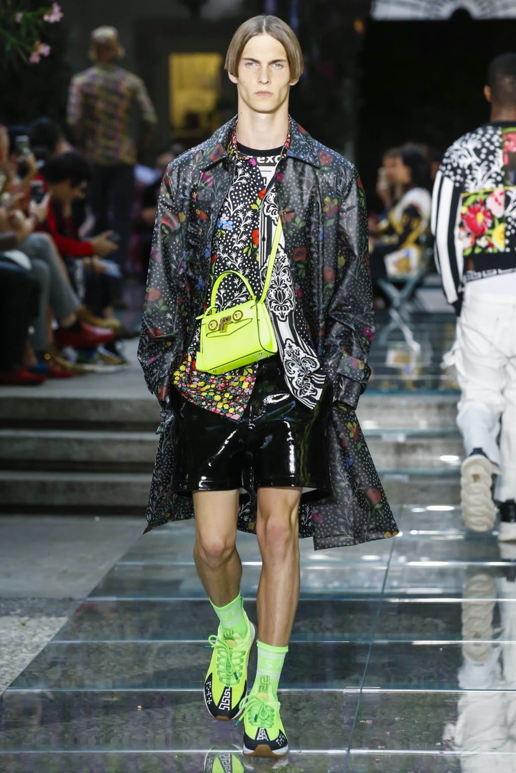 Fashion Week Milan Spring/Summer 2019 look 25 from the Versace collection menswear