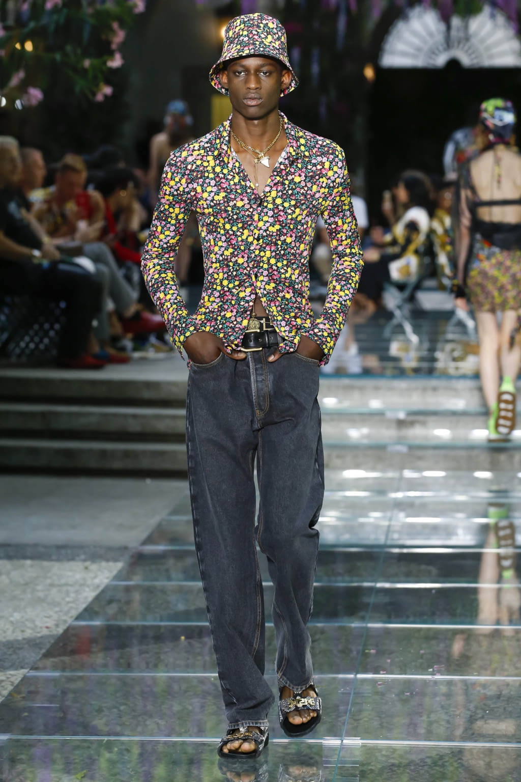 Fashion Week Milan Spring/Summer 2019 look 27 from the Versace collection 男装