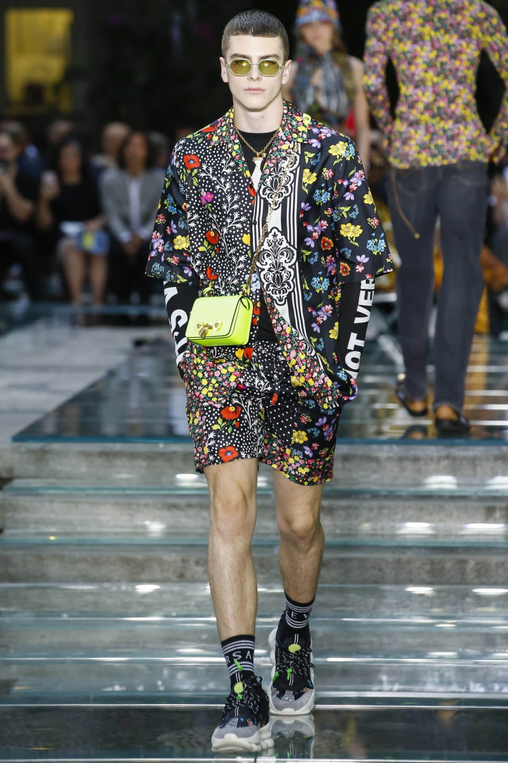 Fashion Week Milan Spring/Summer 2019 look 28 from the Versace collection menswear