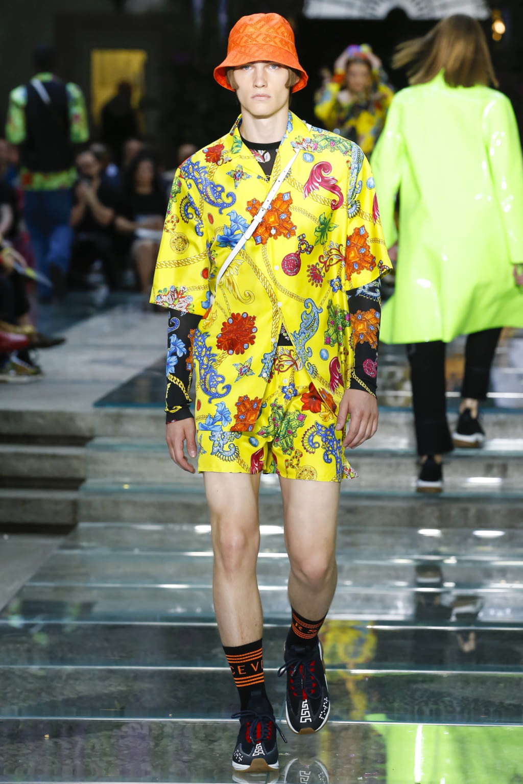 Fashion Week Milan Spring/Summer 2019 look 40 from the Versace collection menswear