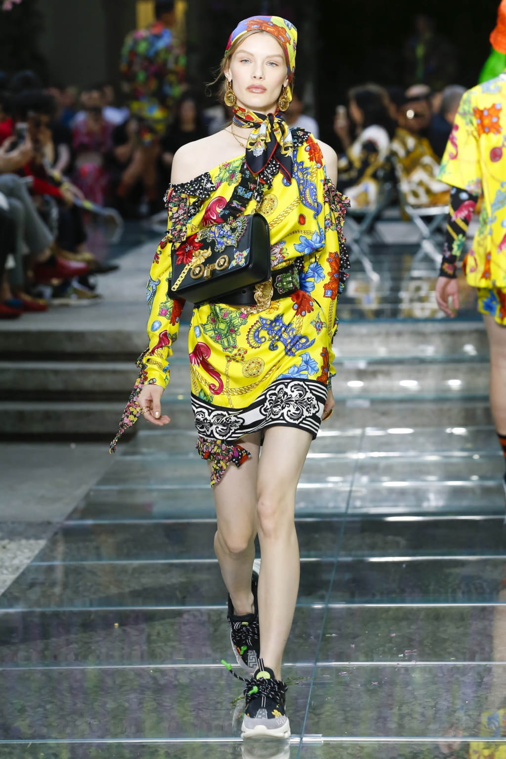 Fashion Week Milan Spring/Summer 2019 look 41 from the Versace collection 男装