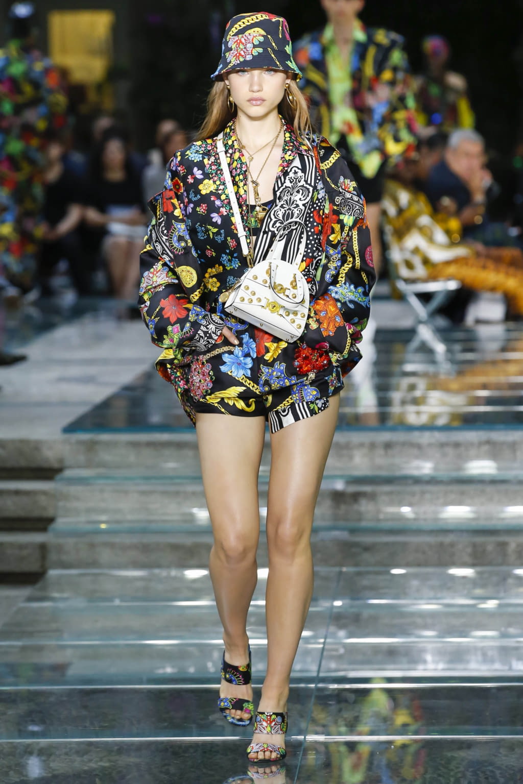 Fashion Week Milan Spring/Summer 2019 look 44 from the Versace collection 男装