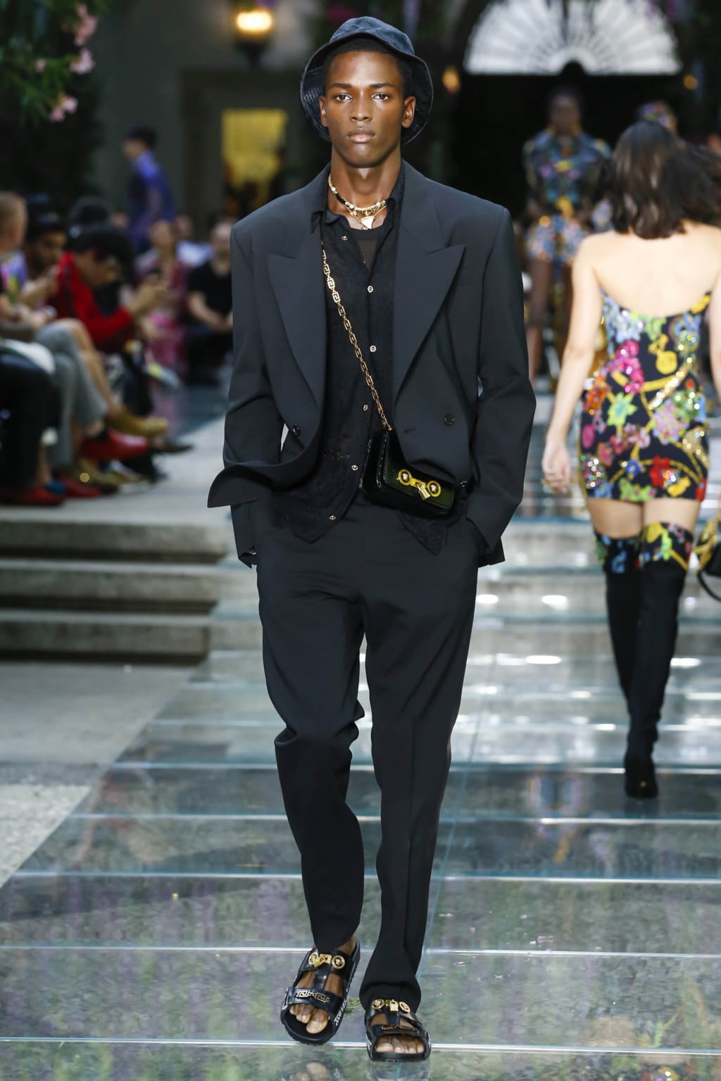 Fashion Week Milan Spring/Summer 2019 look 49 from the Versace collection 男装