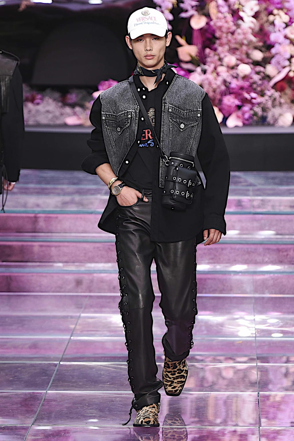 Fashion Week Milan Spring/Summer 2020 look 4 from the Versace collection menswear