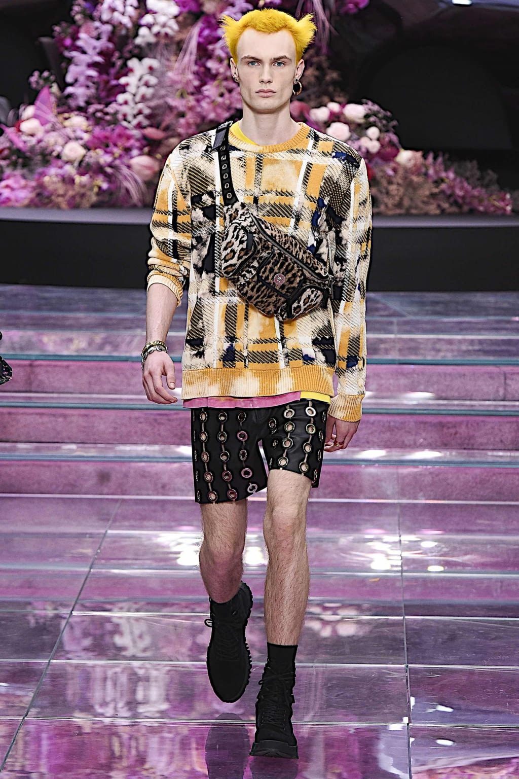 Fashion Week Milan Spring/Summer 2020 look 16 from the Versace collection menswear