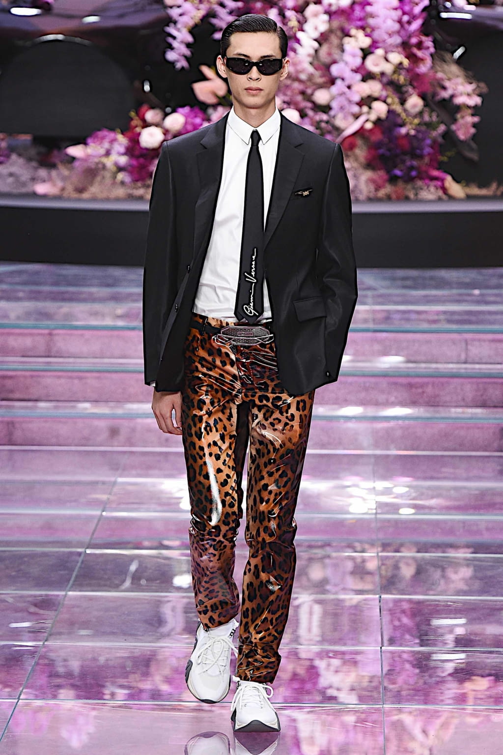 Fashion Week Milan Spring/Summer 2020 look 17 from the Versace collection menswear