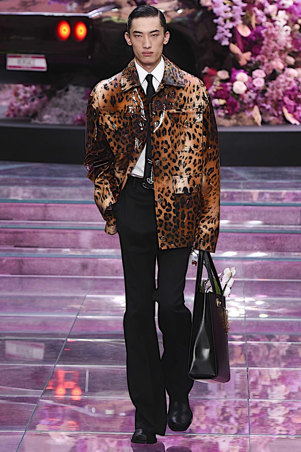 Fashion Week Milan Spring/Summer 2020 look 22 from the Versace collection 男装