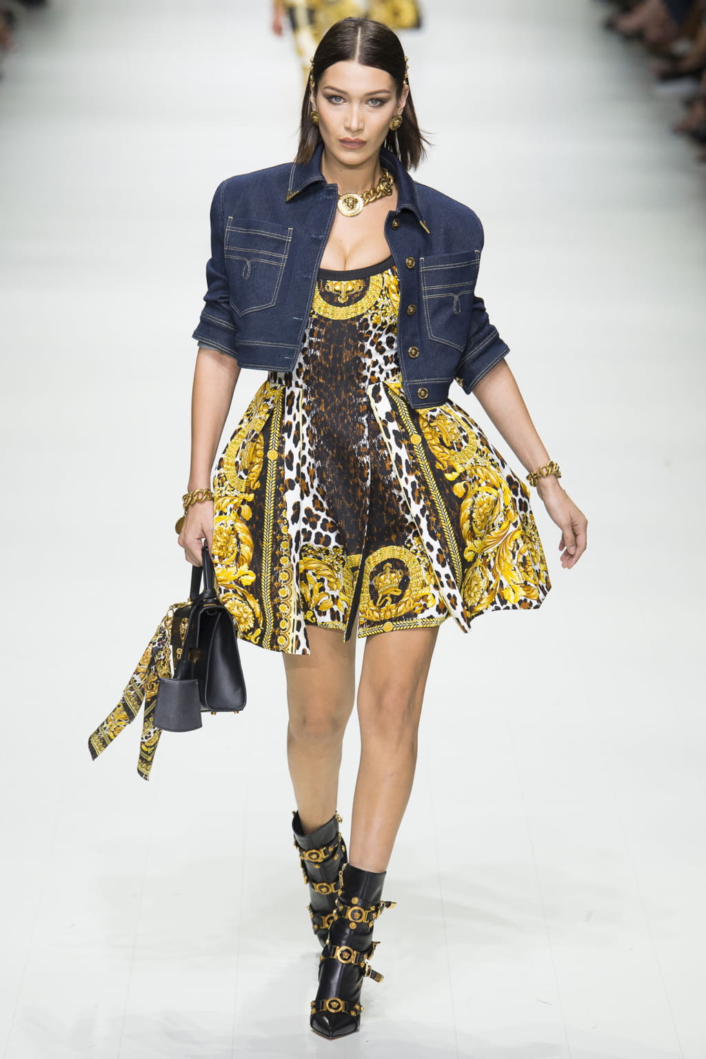 Fashion Week Milan Spring/Summer 2018 look 14 from the Versace collection 女装