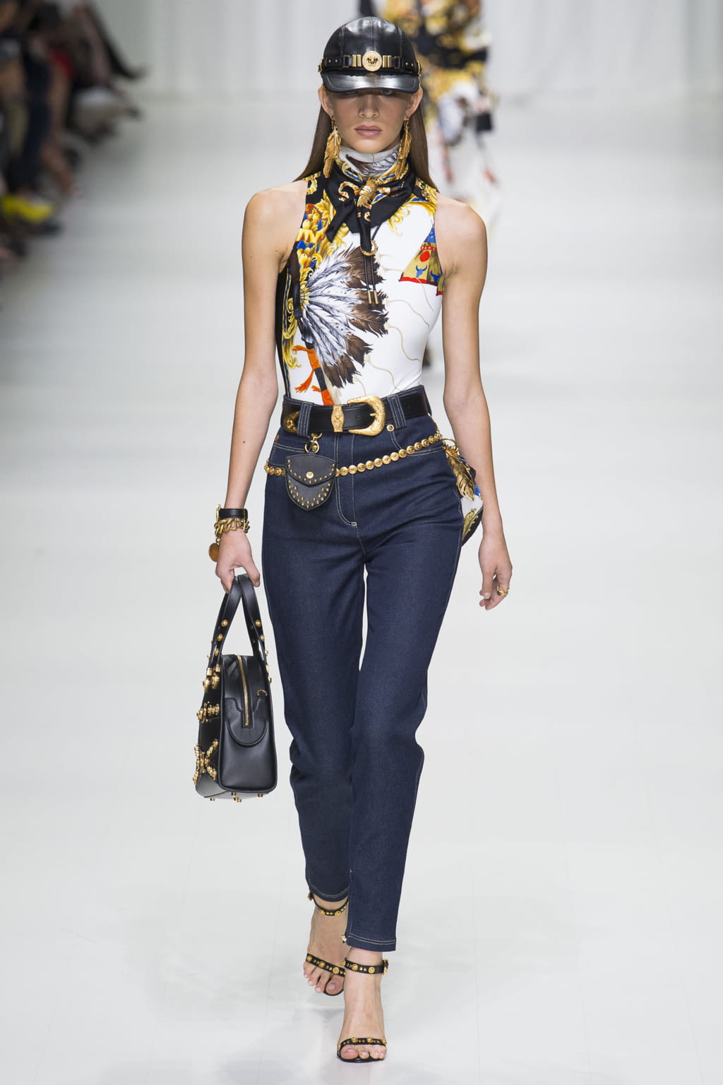 Fashion Week Milan Spring/Summer 2018 look 20 from the Versace collection womenswear