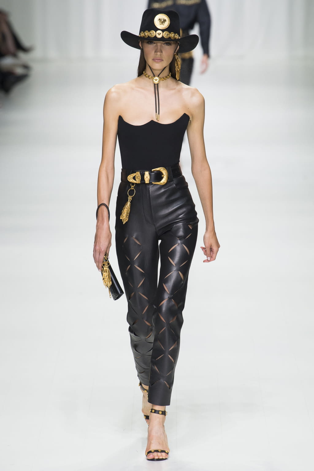 Versace S/S 18 womenswear #29 - Tagwalk: The Fashion Search Engine