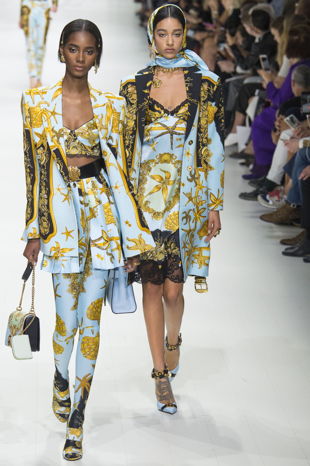 Fashion Week Milan Spring/Summer 2018 look 34 de la collection Versace womenswear