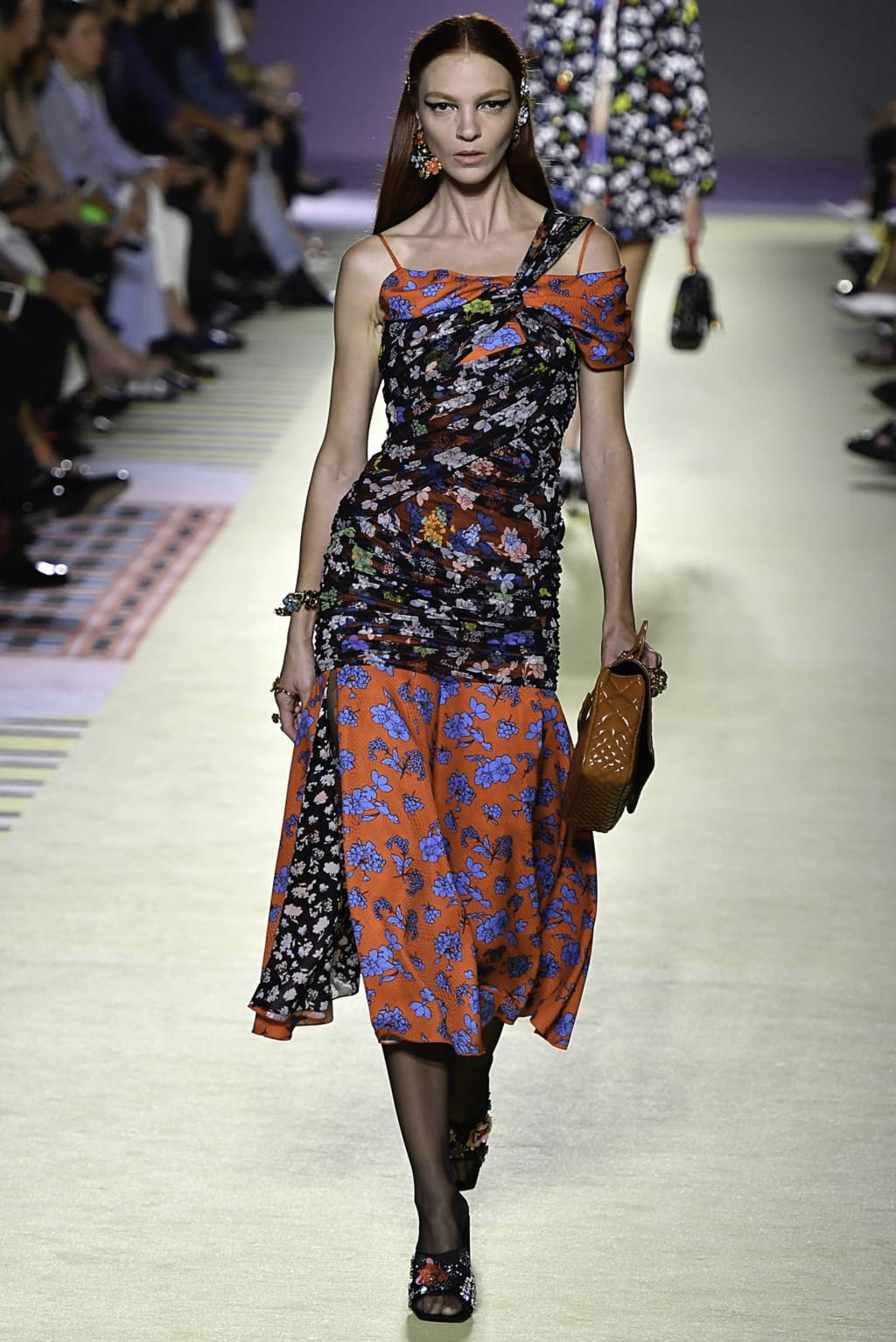 Fashion Week Milan Spring/Summer 2019 look 13 from the Versace collection 女装