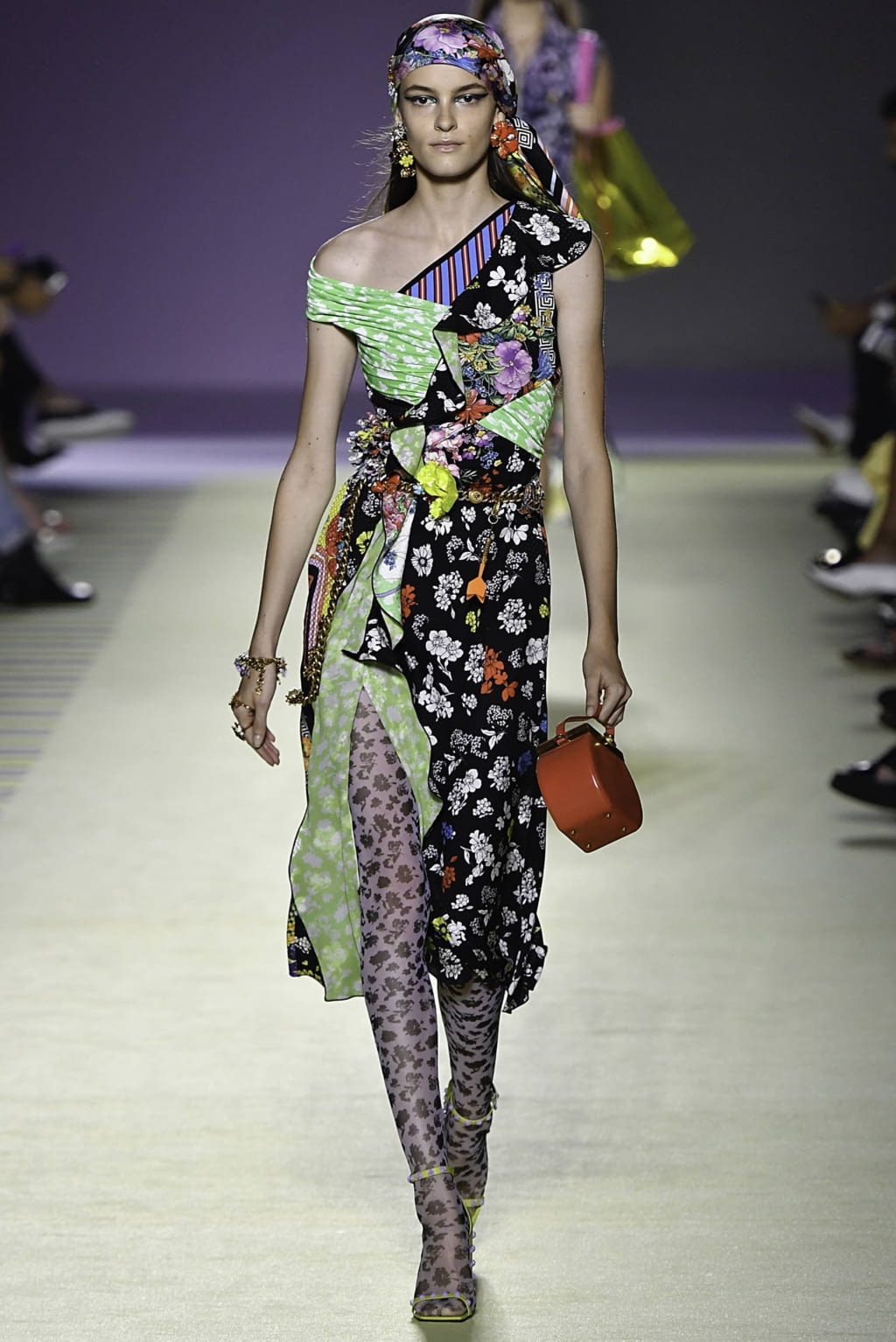 Fashion Week Milan Spring/Summer 2019 look 29 de la collection Versace womenswear