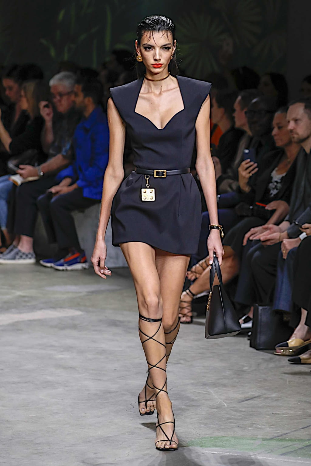 Fashion Week Milan Spring/Summer 2020 look 2 from the Versace collection 女装