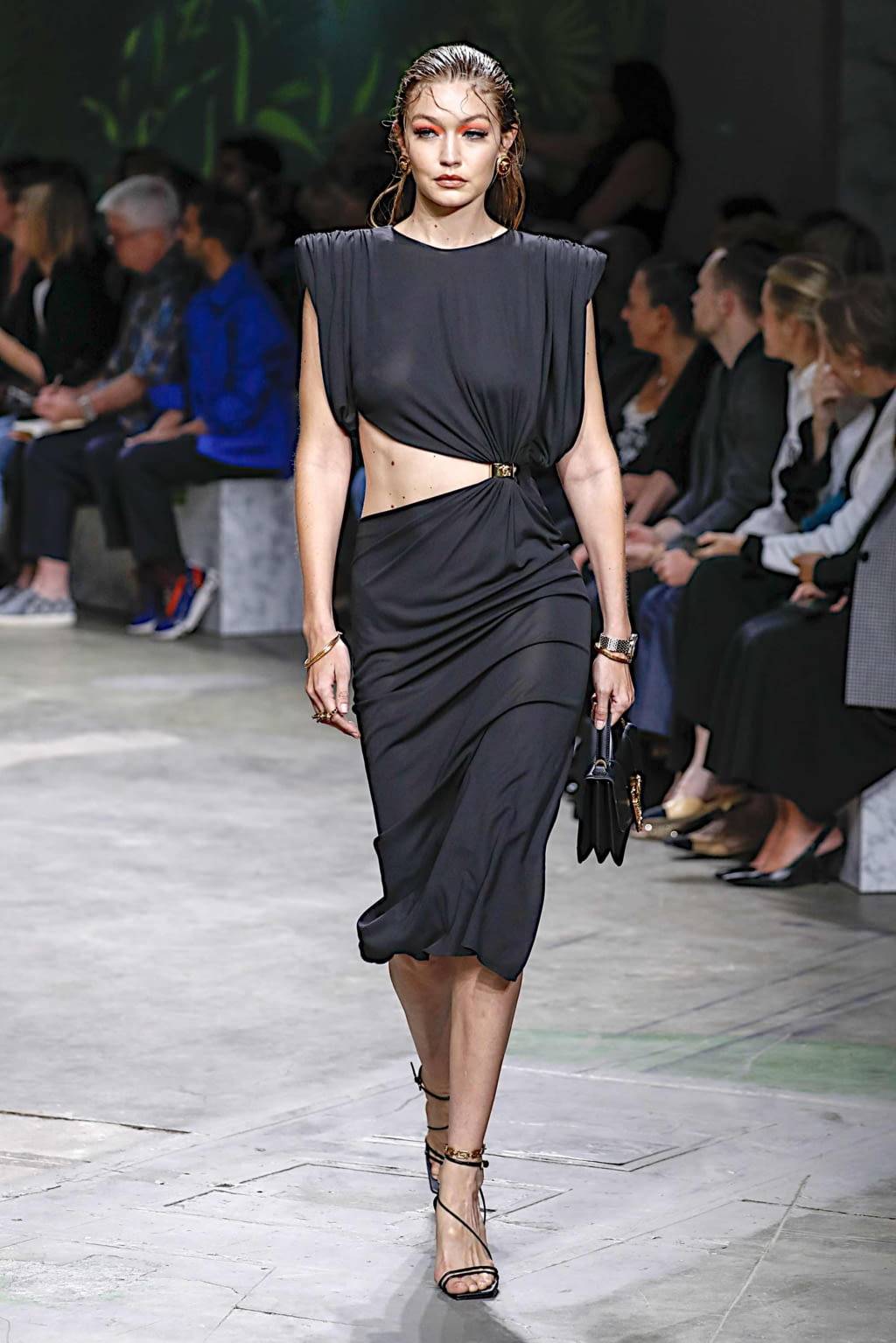 Fashion Week Milan Spring/Summer 2020 look 16 de la collection Versace womenswear