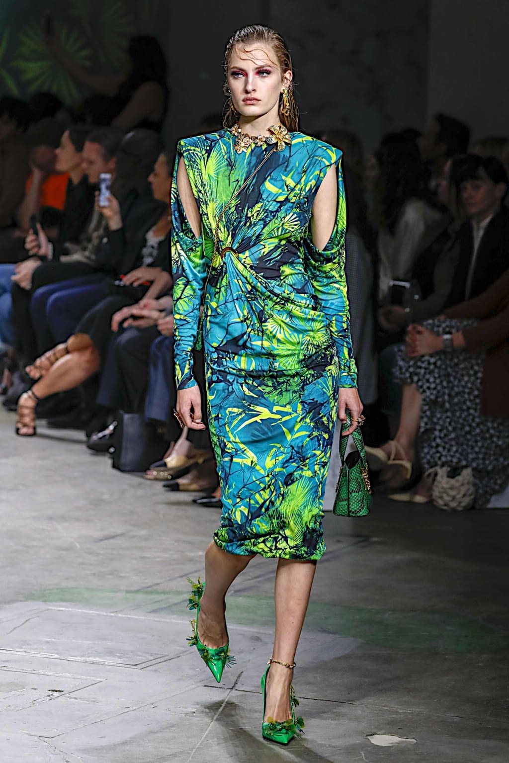 Fashion Week Milan Spring/Summer 2020 look 18 de la collection Versace womenswear