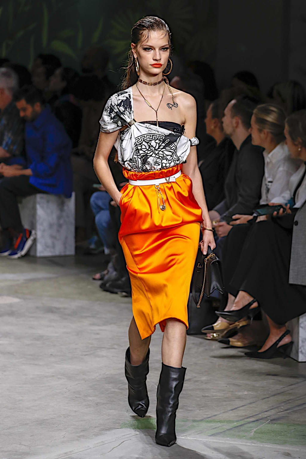 Fashion Week Milan Spring/Summer 2020 look 35 de la collection Versace womenswear