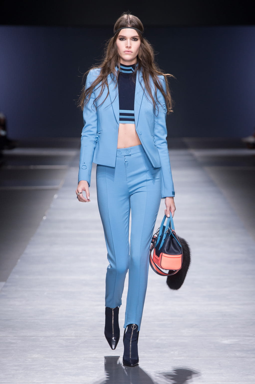 Fashion Week Milan Fall/Winter 2016 look 9 from the Versace collection womenswear