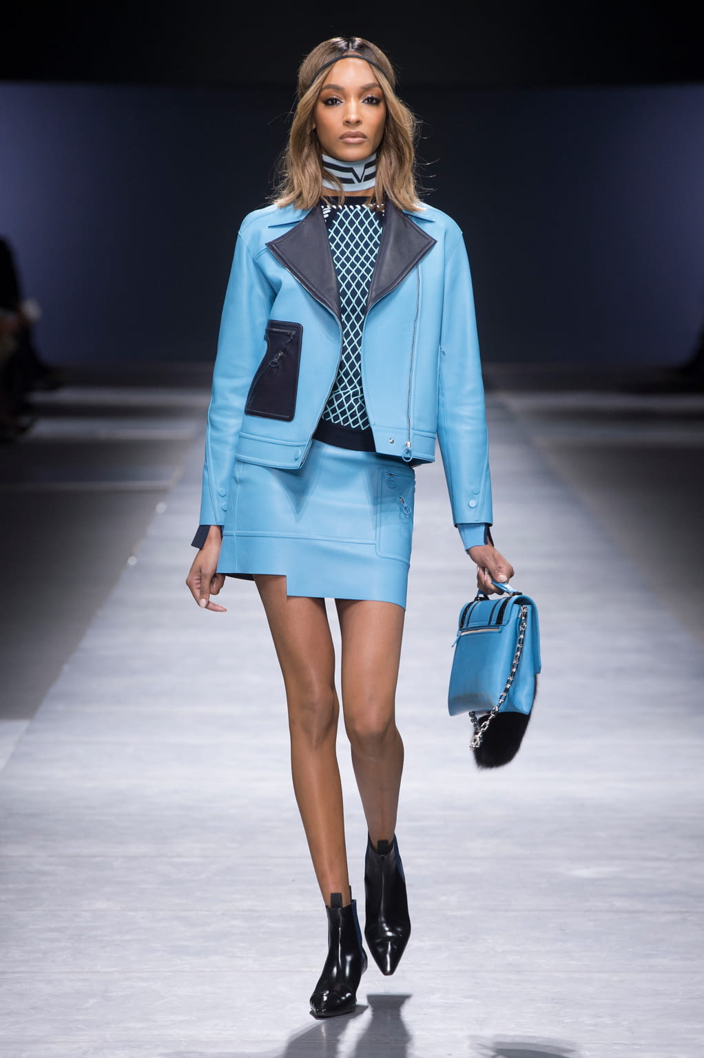 Fashion Week Milan Fall/Winter 2016 look 14 from the Versace collection 女装
